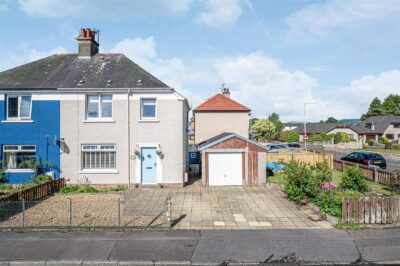 2 Alexander Drive, Kinross