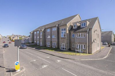 Flat A, 49 Oakfield Street, Kelty, KY4 0BU