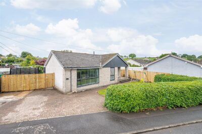 1 Loch Road, Saline