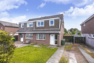 61 Springfield Park, Kinross