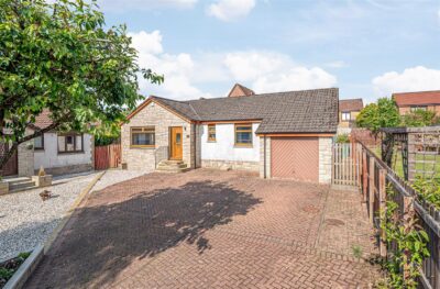 15 Rowan Lea, Kelty, KY4 0FY