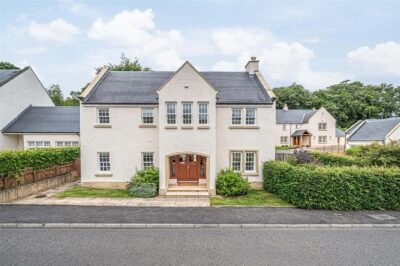16 Middleton Park, Kelty