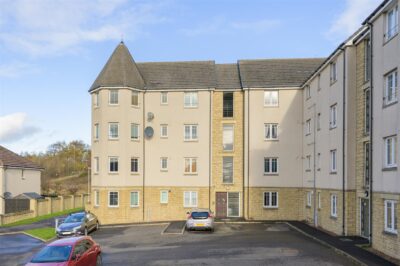 32H Caledonia Court, Rosyth, KY11 2ZJ